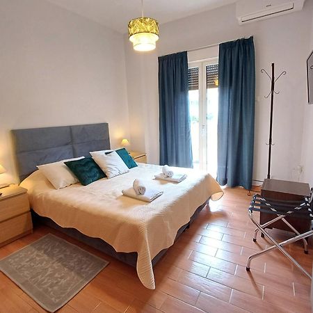 Georgia's Cozy Apartment in Koukaki Athena Bagian luar foto